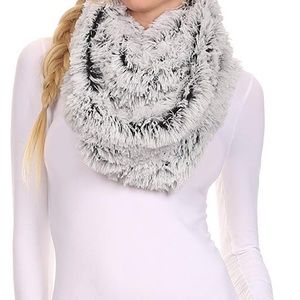 🖤NWT Soft Fall/Winter Infinity Fuzzy Scarf